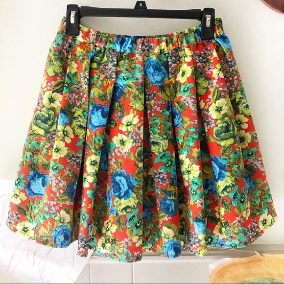 SOLD! 🌺 Sz M Sugar Lips Floral Skirt - Picture 2 of 7